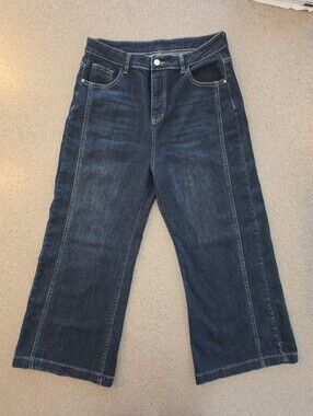 Wide-Leg Jeans